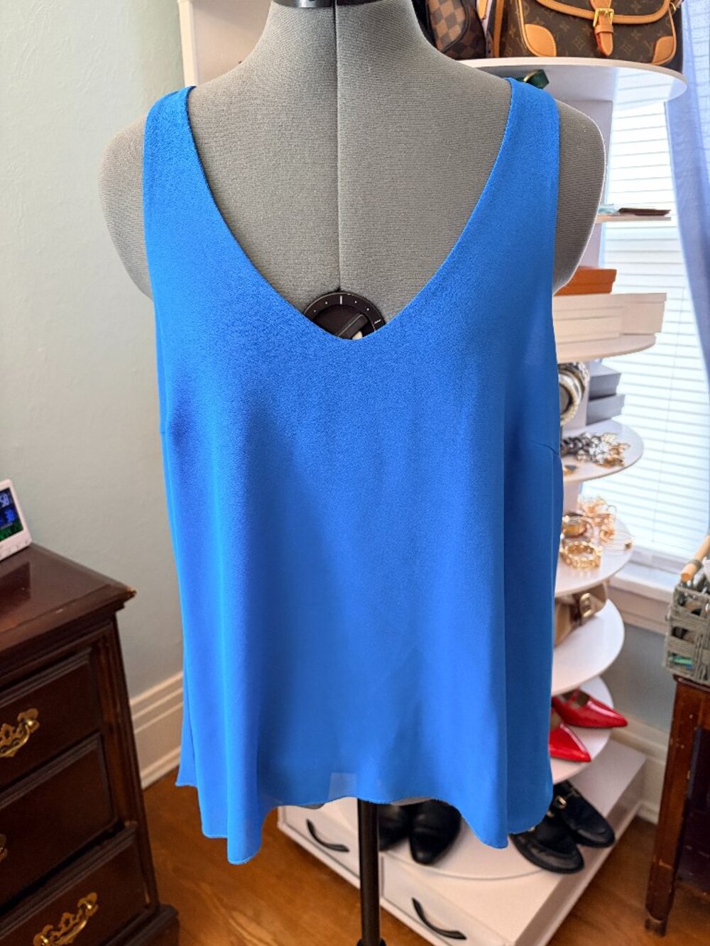 Veronica M Blue Sleeveless V Neck Blouse Womens Medium Flowy High Low Top Career